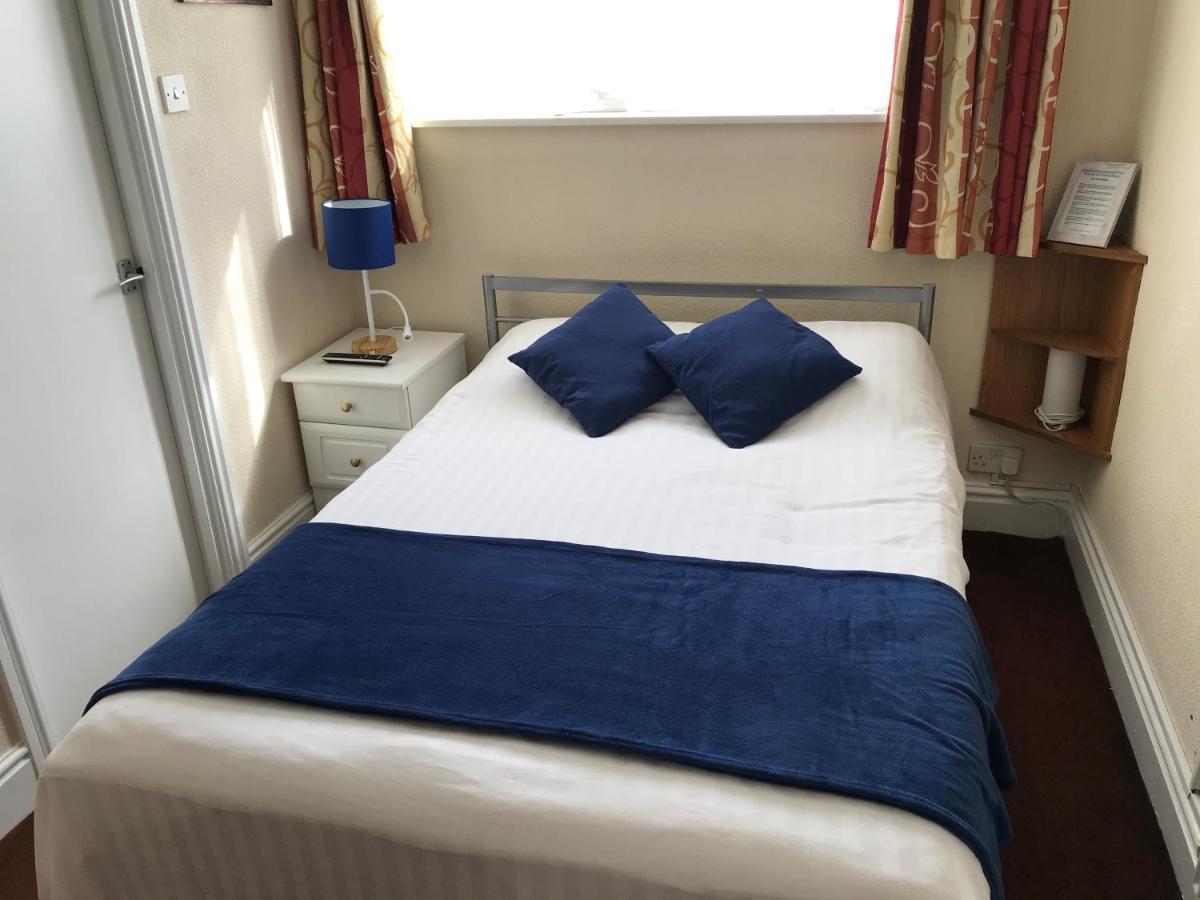 Victoria House - Self Catering Quiet Guesthouse - Adult Singles And Couples Only Blackpool Exterior foto