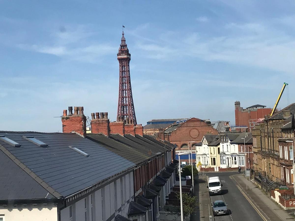 Victoria House - Self Catering Quiet Guesthouse - Adult Singles And Couples Only Blackpool Exterior foto